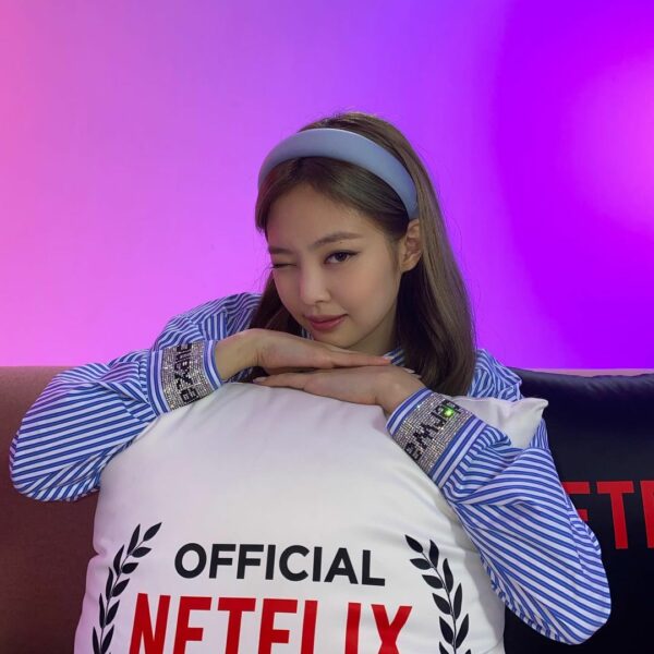 Have you guys watched our @netflix documentary LIGHT UP THE SKY ? @blackpinkoffi…