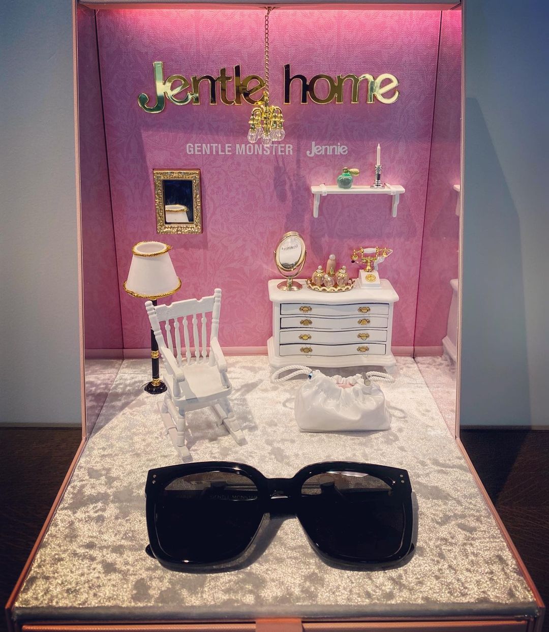 Cause every sunglass needs its own doll house. Thank you @gentlemonster  for mak…