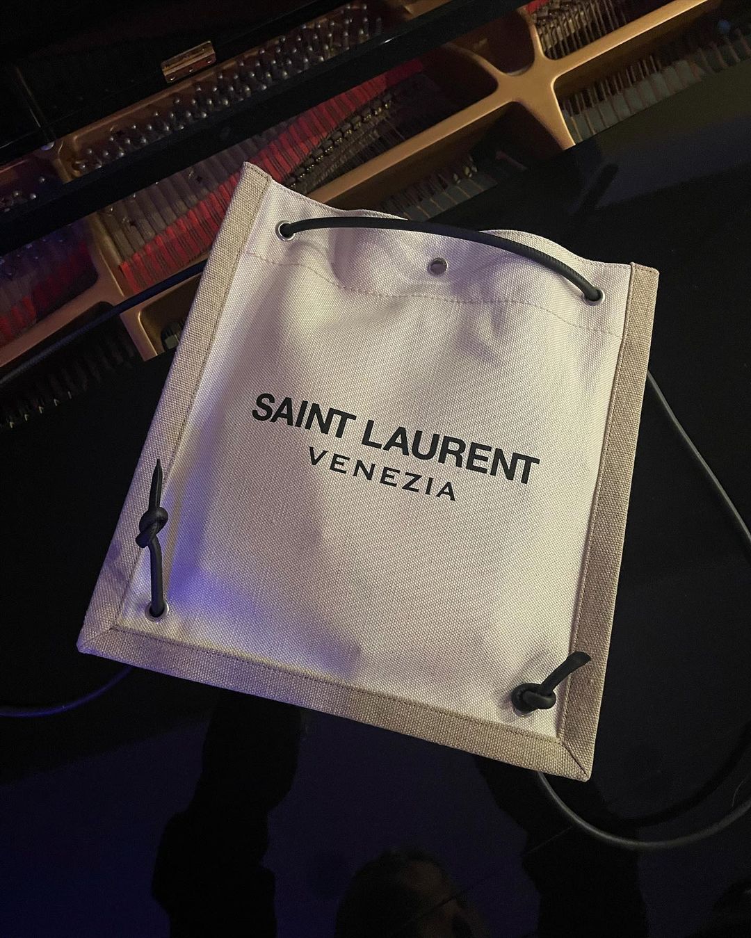 Saint Laurent @ysl
Men’s Spring Summer 22 Show by @anthonyvaccarello
JULY 14th
8…