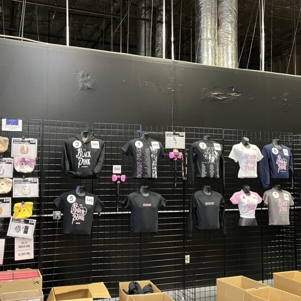 230817 Early merch day for Vegas