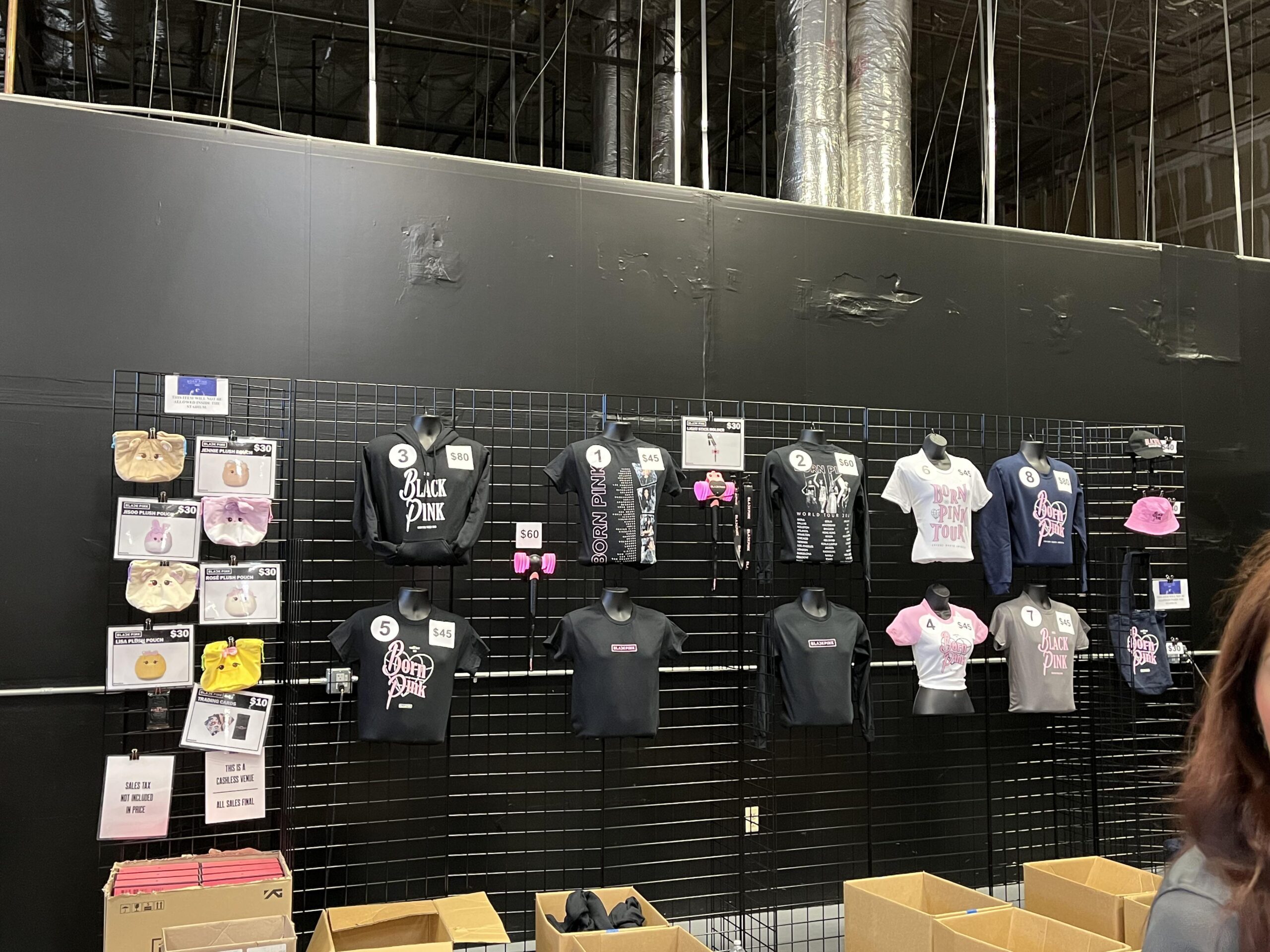 230817 Early merch day for Vegas