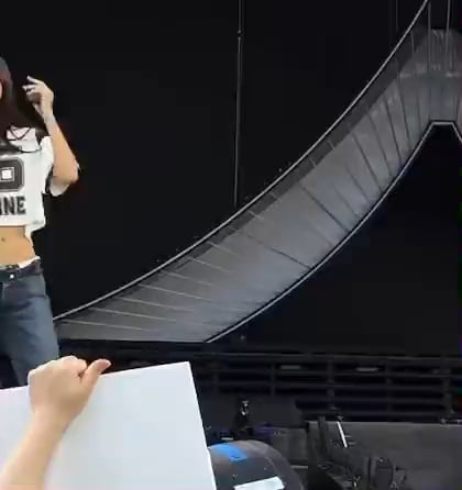 230811 Lisa dancing during the Soundcheck