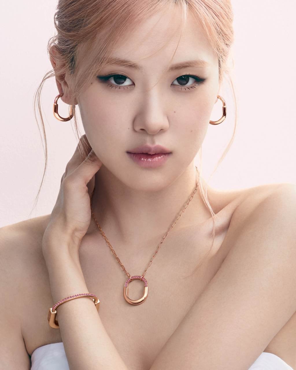 230914 Tiffany & Co. Debuts Special Lock Collection for BLACKPINK Star ROSÉ | WWD