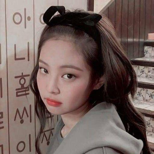 can someone help me find this picture of jennie without the filter?