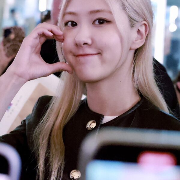 230912 Rosé @ Incheon International Airport (Arrival from New York)