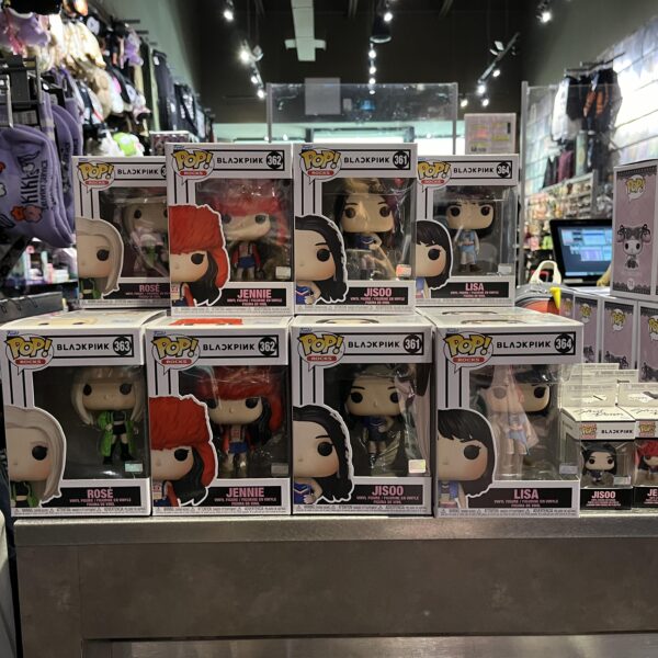 231003 BLACKPINK x Funko is available at Hot Topic in Canada 🍁