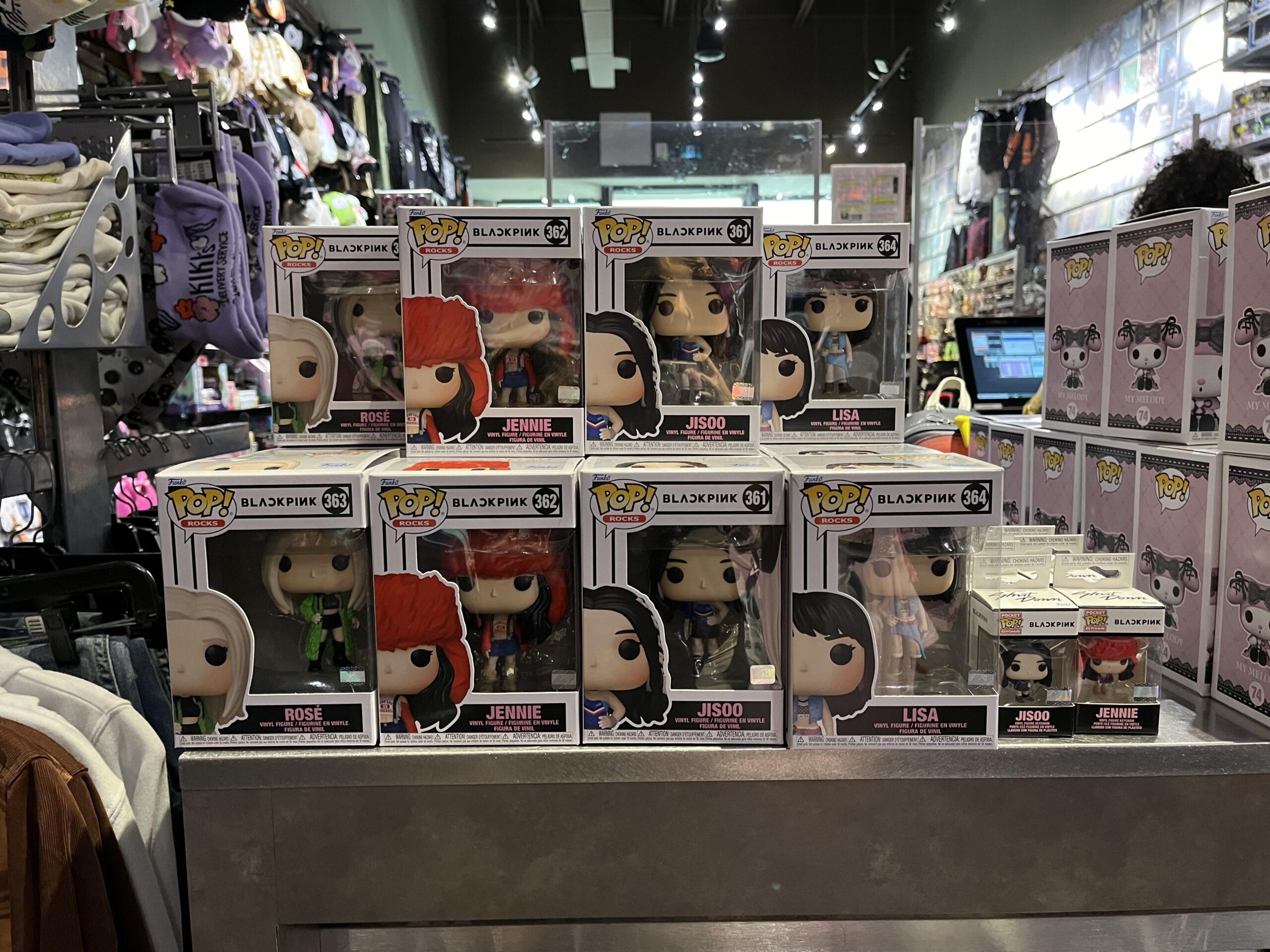 231003 BLACKPINK x Funko is available at Hot Topic in Canada 🍁