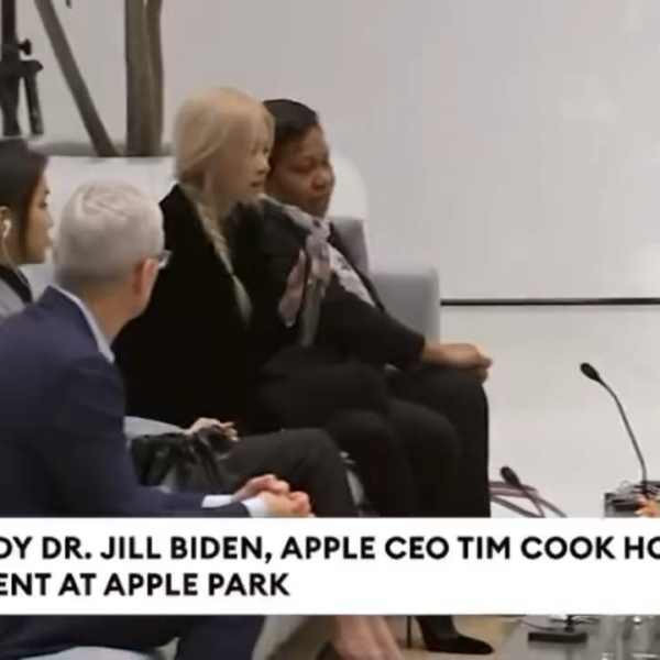 231117 ROSÉ shares her experience about mental health @ the APEC Summit event, hosted by the First Lady Dr. Jill Biden and Tim Cook