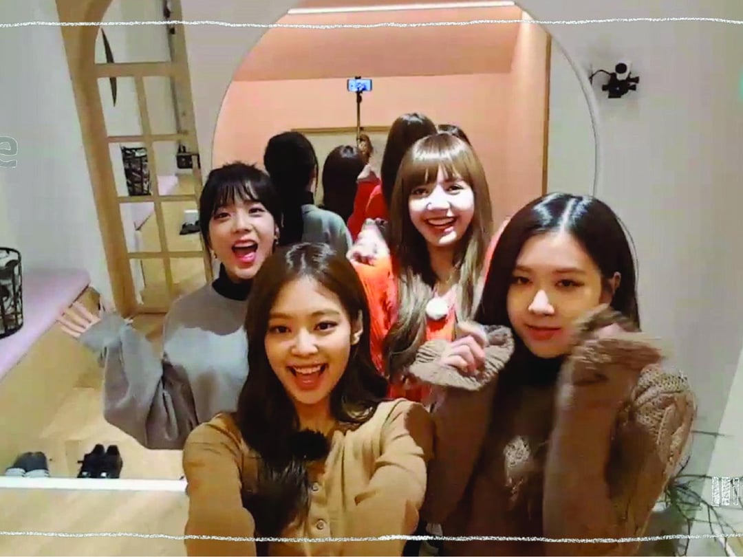 240106 Are we sponsored by Samsung? Blackpink house aired 6 years ago today. What’s your favorite iconic moment? 🖤💗🏠