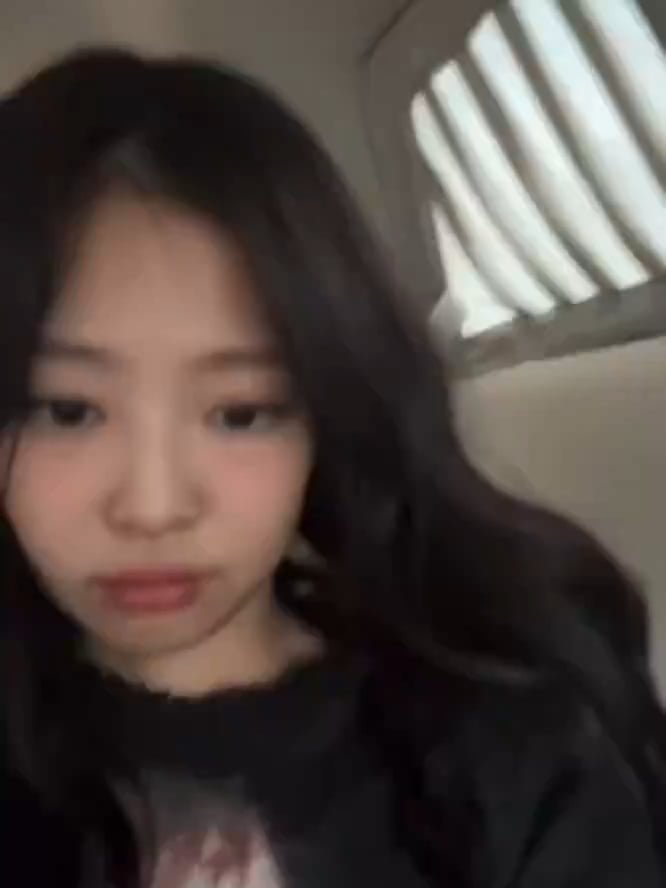 JENNIE singing the capybara song