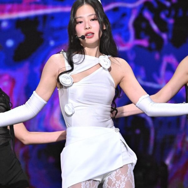 240104 Jennie @ ‘The Seasons - Lee Hyo-ri’s Red Carpet’ Preview Photos