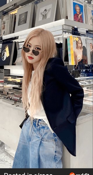Happy birthday Rosé, lots of health, fulfillment of dreams, smiles and happy moments, keep developing and doing what you love. 🎂🎂🎂I love you Rosé ♥️♥️♥️