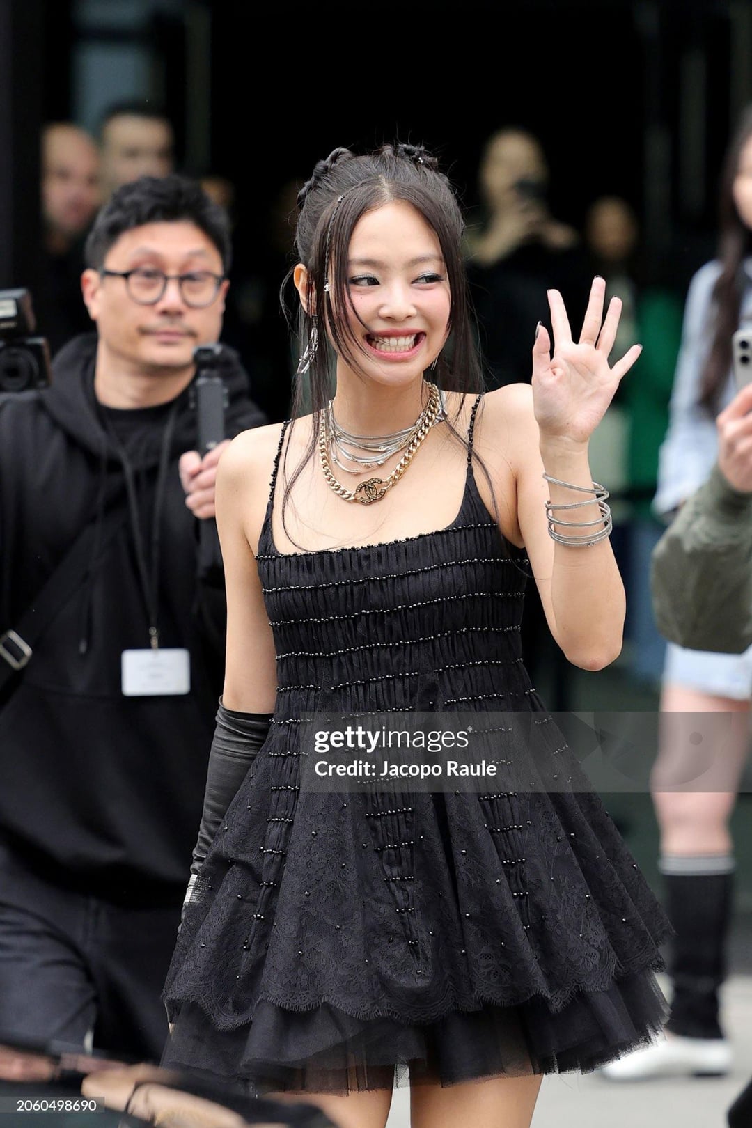 240305 Jennie @ CHANEL Paris Fashion Week [Getty Images]