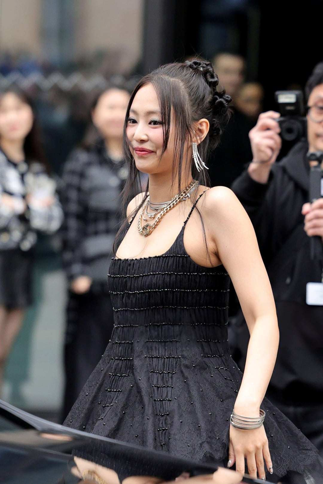 240305 Jennie at Chanel Womenswear Fall/Winter 2024-2025 show as part of Paris Fashion Week [Getty Images]