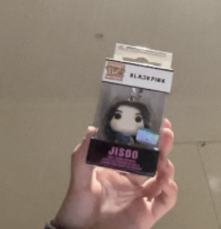 240505 Jisoo Vinyl Figurine Keychain!
