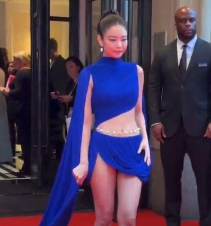 240506 Jennie leaving the Mark Hotel for the Met Gala