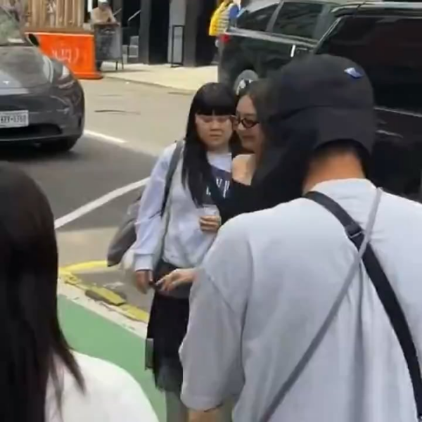 240503 Jennie arrives @ Jentle Salon Pop-up store in New York