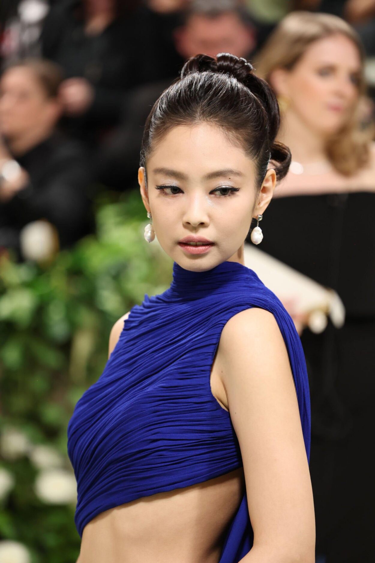 240506 close-up of Jennie's Met Gala makeup