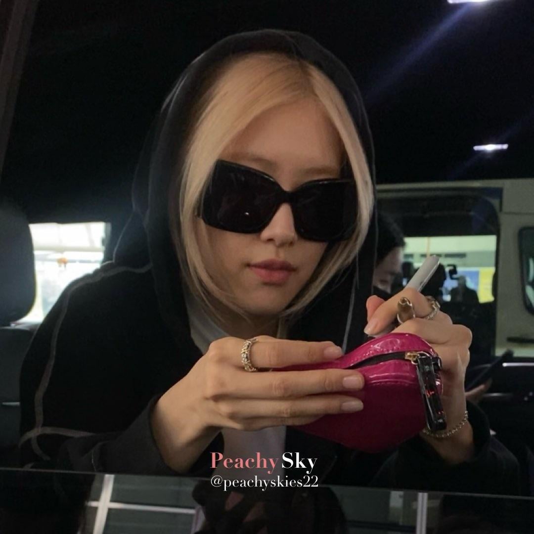 240501 Rosé @ John F. Kennedy International Airport (Arrival from Seoul)