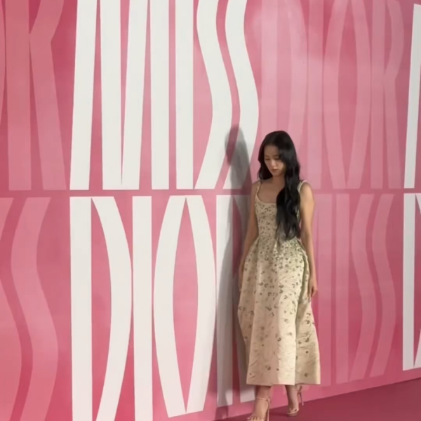 240612 Jisoo @ Miss Dior Exhibition: “Stories of a Miss” in Japan