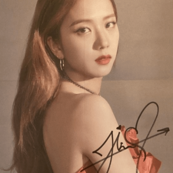 260724 Is this Jisoo 's signature authentic?