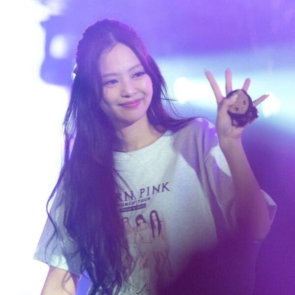 Jennie 230917