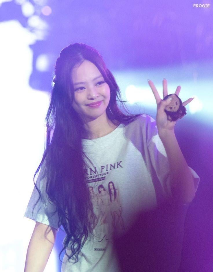 Jennie 230917