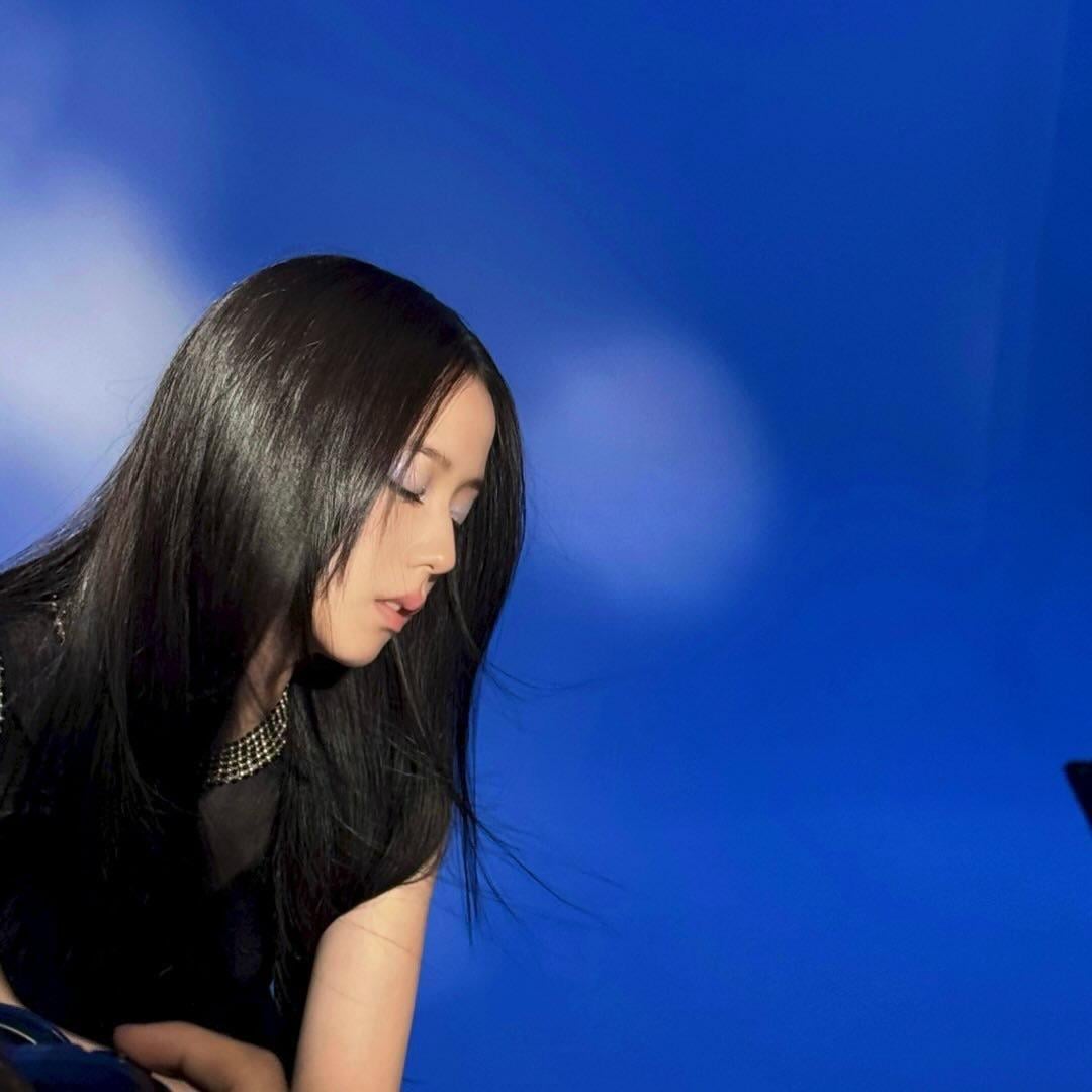 240819 Jisoo IG Profile Photo Update