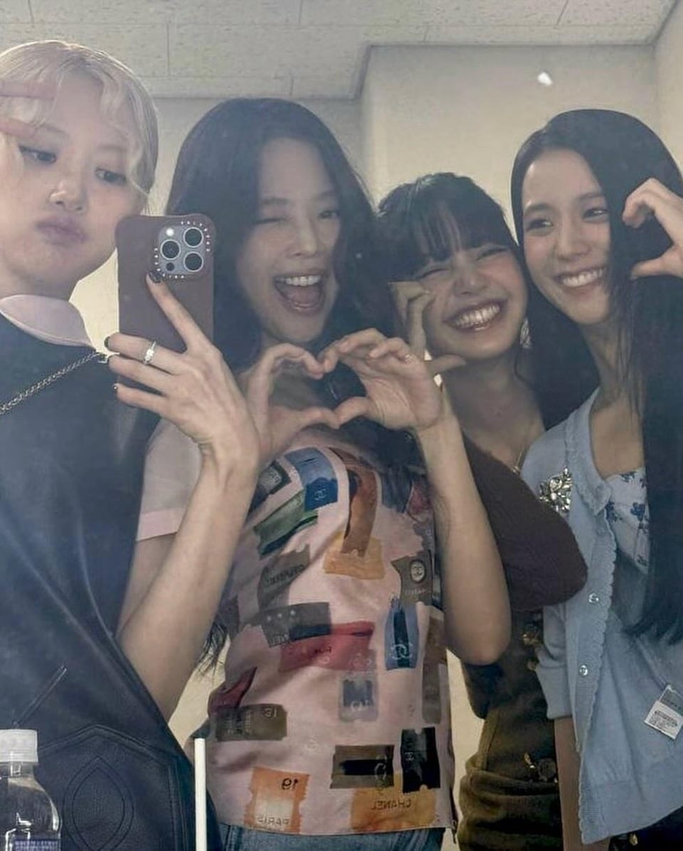 240810 Jisoo IG Update