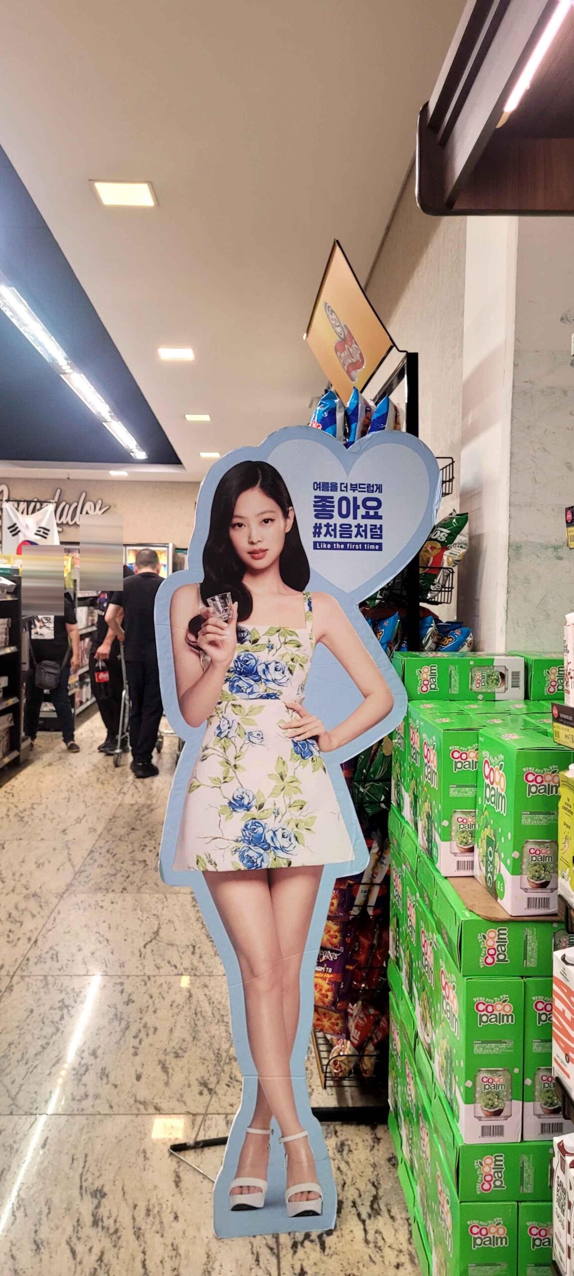 240817 BLACKPINK Jennie cutout in Brazilian supermarket