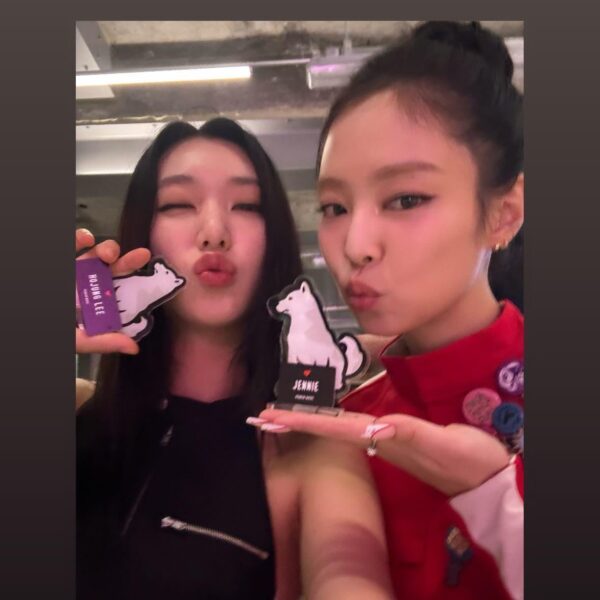 240908 holly608 IG Story Update w/ Jennie