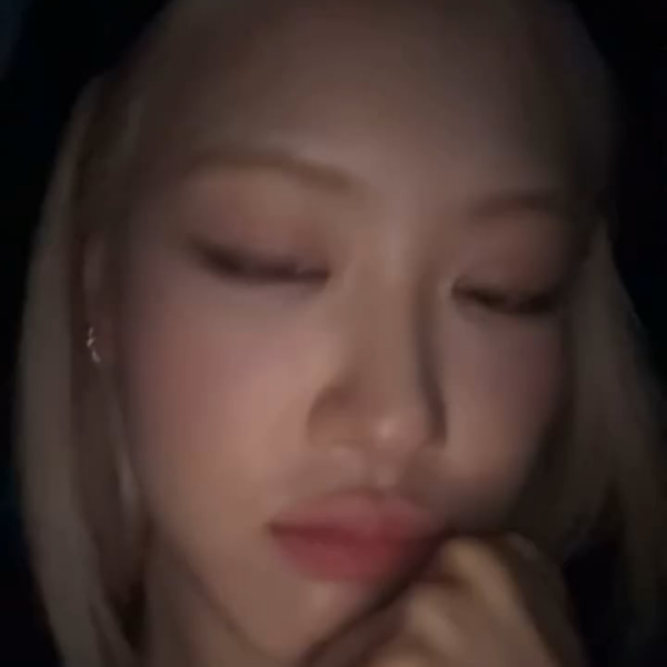 Rosé IG Story Update