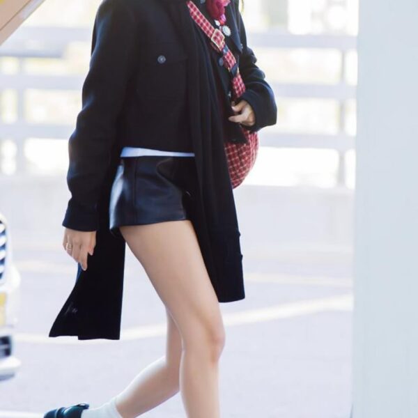 240929 JENNIE @ Incheon Airport to Paris For Paris Fashion Week.