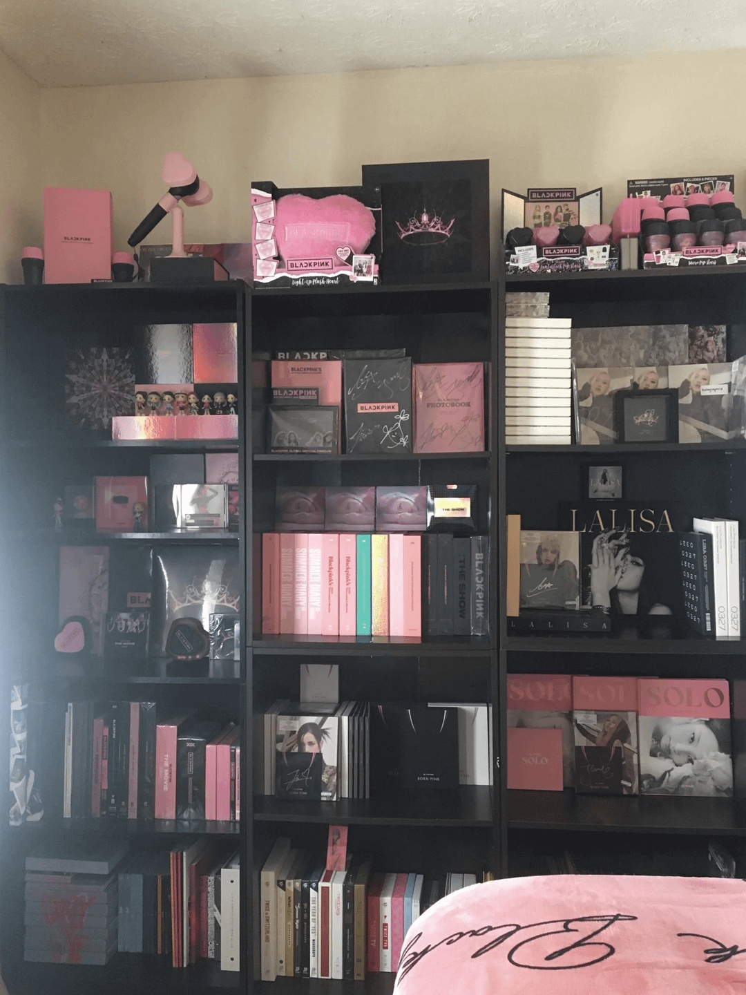 221010 [Rose] I am looking to sell my BLACKPINK Merch Collection