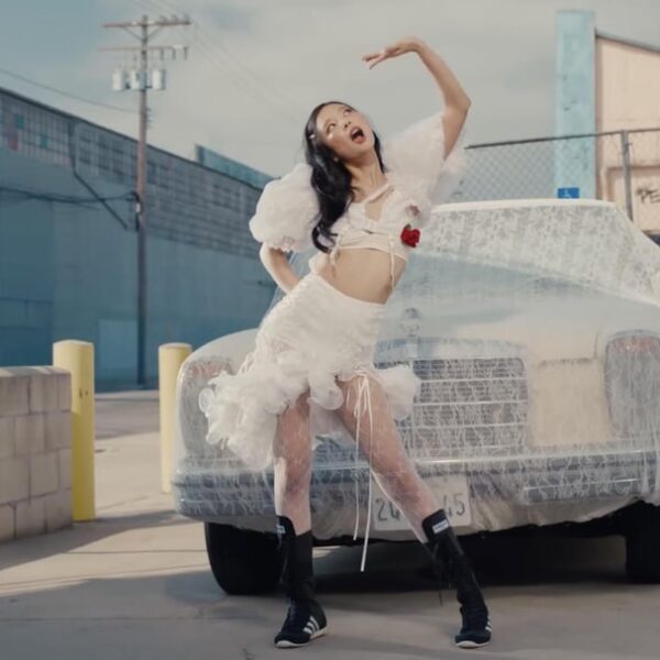 What was your favourite Jennie outfit from the Mantra M/V?