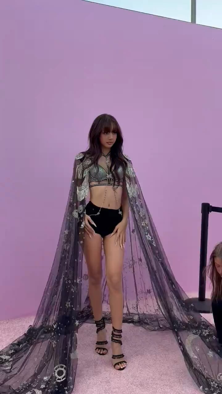 Lisa at the Victoria's Secret Fashion Show Pink Carpet (Video) | October 15, 2024