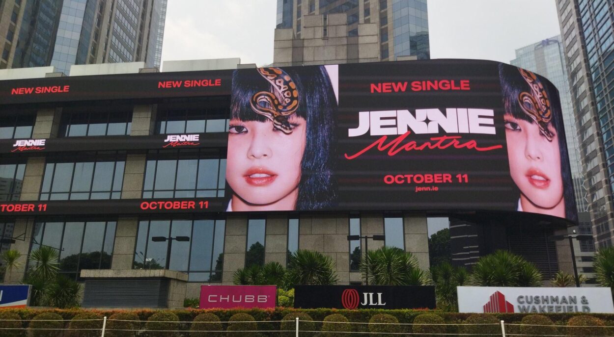 241005 Jennie Mantra Billboard (Jakarta, Indonesia)