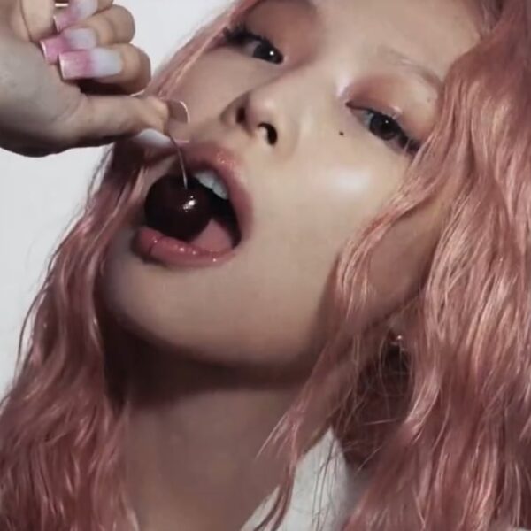 Jennie pink Hair